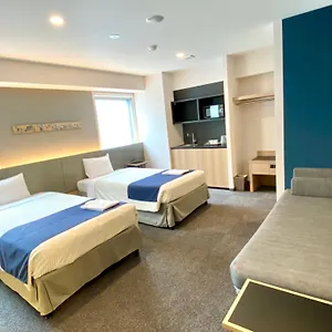 Monday Premium Ueno Okachimachi Japonia